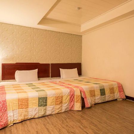 Galaxy Hotel Đài Trung Ngoại thất bức ảnh