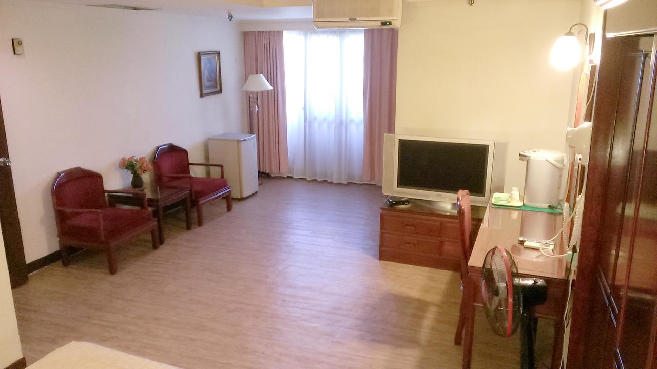Galaxy Hotel Đài Trung Ngoại thất bức ảnh