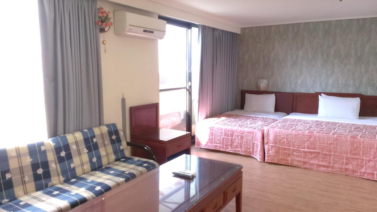 Galaxy Hotel Đài Trung Ngoại thất bức ảnh