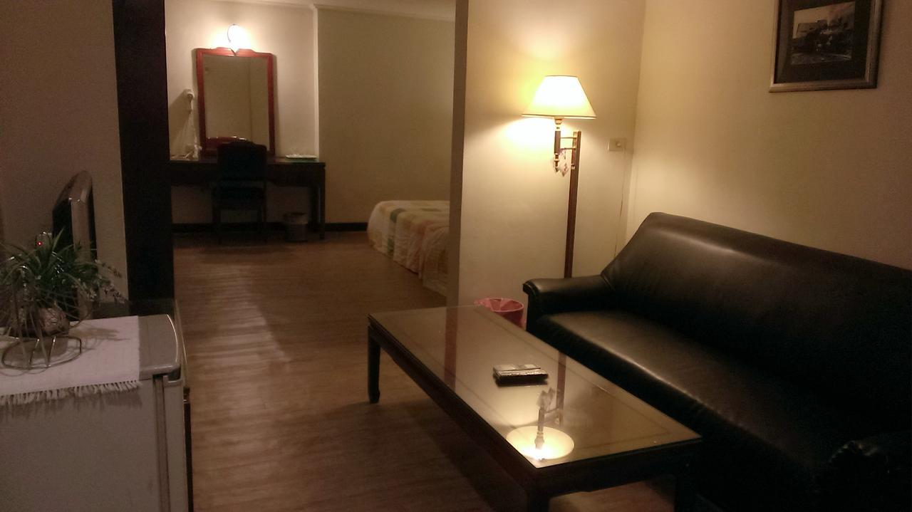 Galaxy Hotel Đài Trung Ngoại thất bức ảnh
