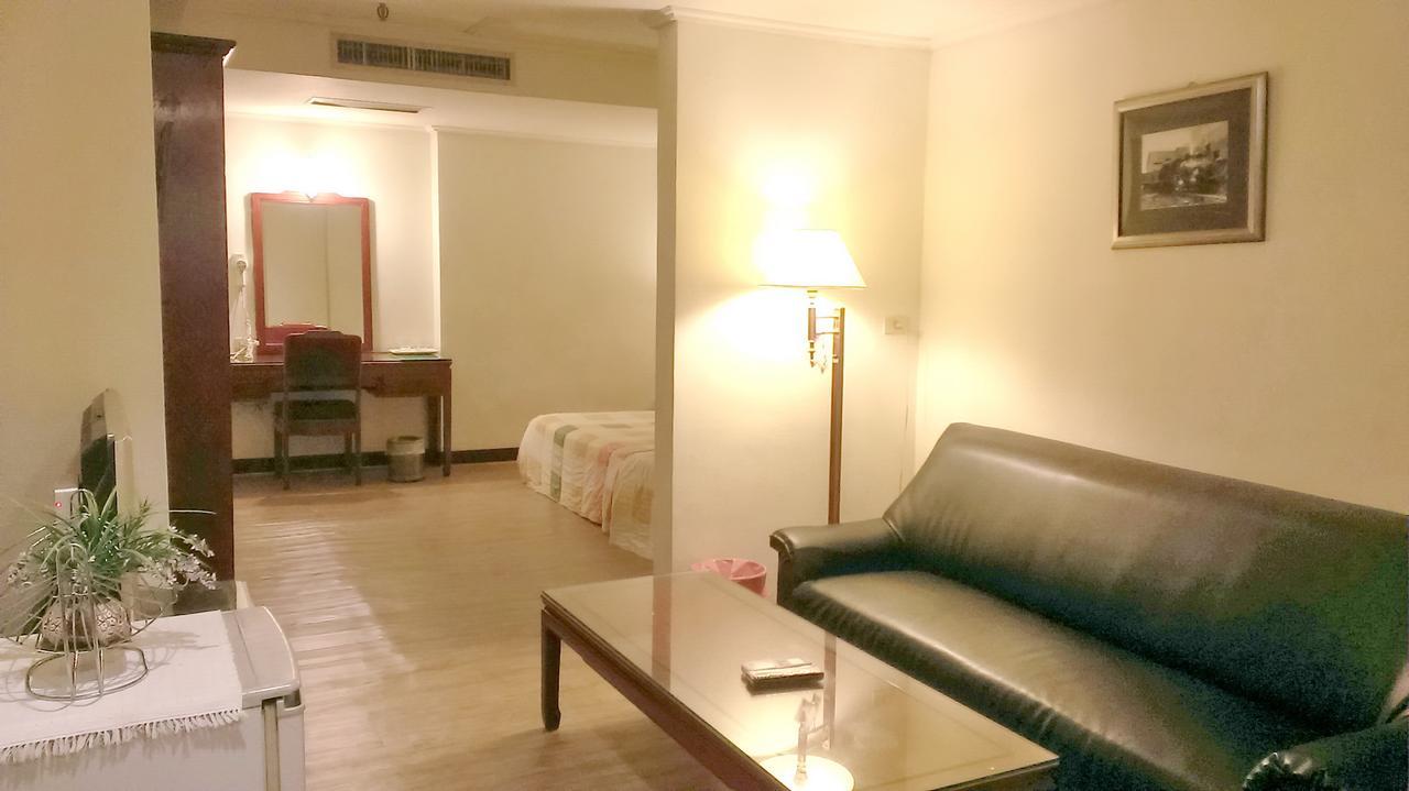 Galaxy Hotel Đài Trung Ngoại thất bức ảnh