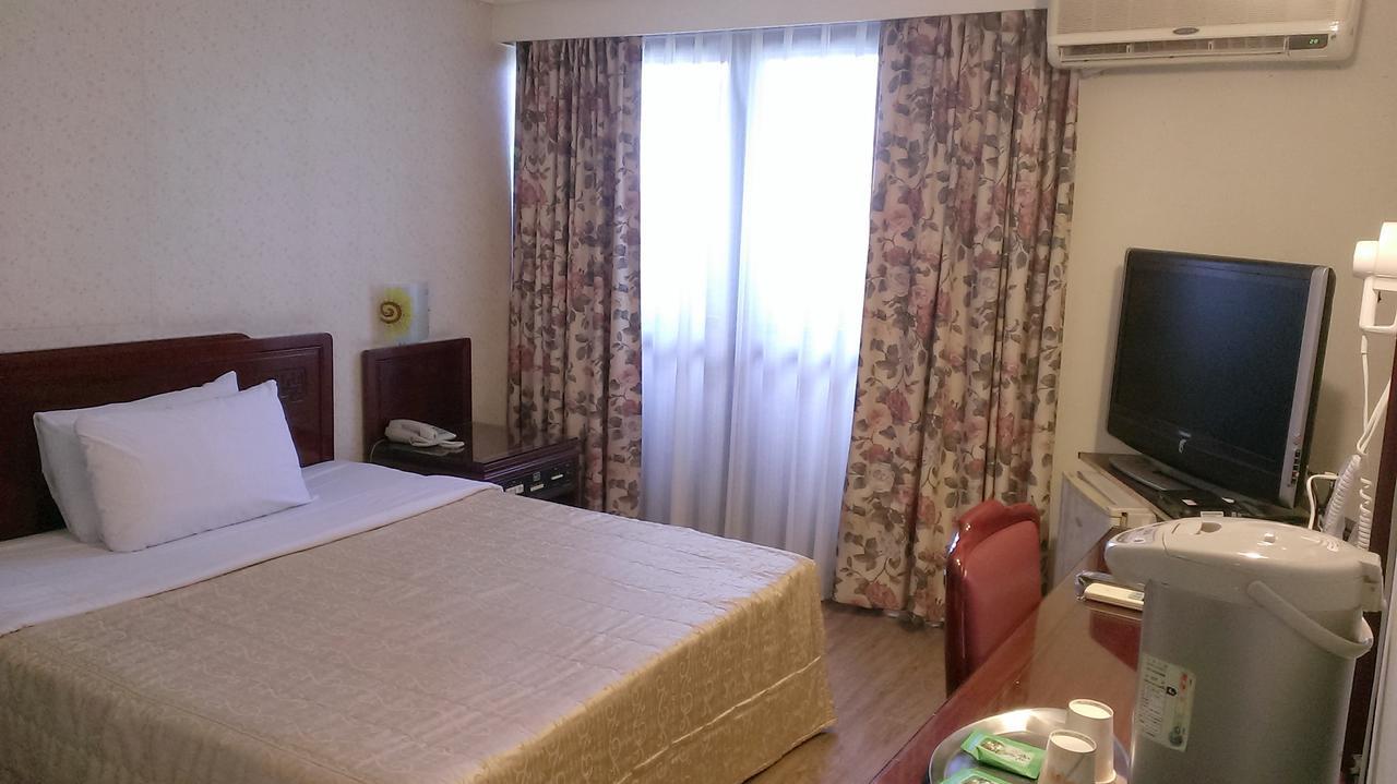 Galaxy Hotel Đài Trung Ngoại thất bức ảnh