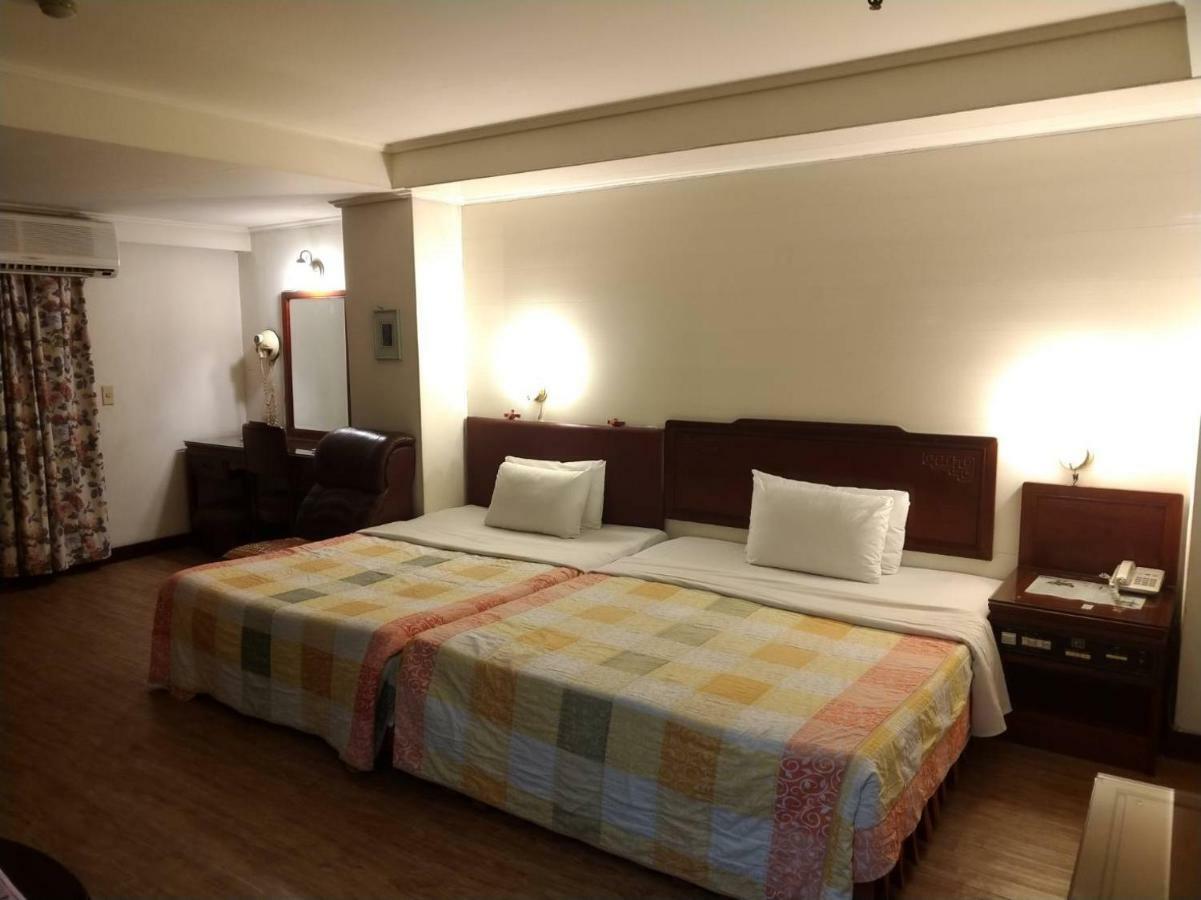 Galaxy Hotel Đài Trung Ngoại thất bức ảnh