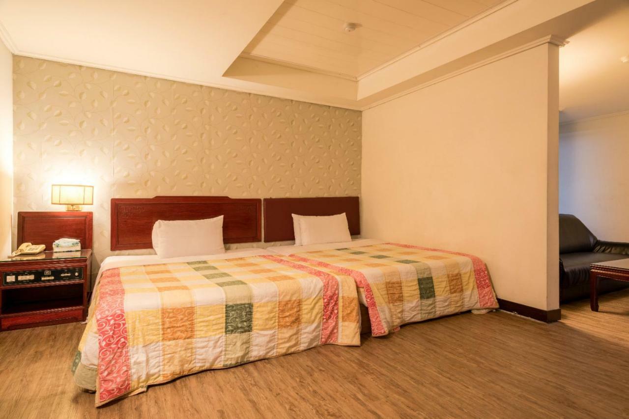Galaxy Hotel Đài Trung Ngoại thất bức ảnh