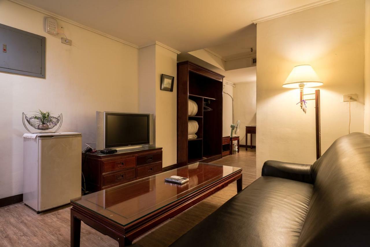 Galaxy Hotel Đài Trung Ngoại thất bức ảnh